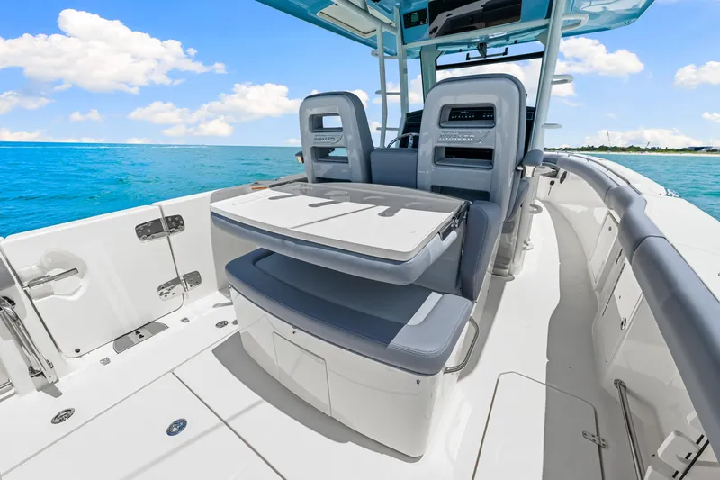 Slide: The Image of Boston Whaler 330 Outrage 2026 - 41
