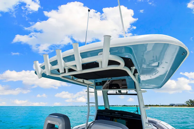 Slide: The Image of Boston Whaler 330 Outrage 2026 - 42