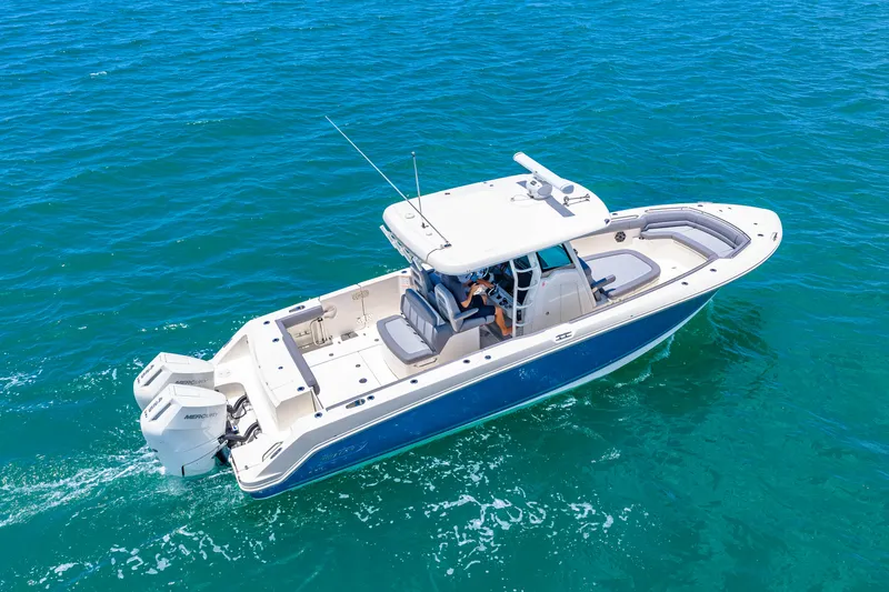 Slide: The Image of Boston Whaler 330 Outrage 2026 - 44