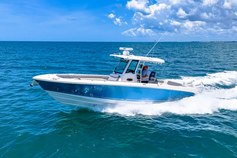 Slide: The Image of Boston Whaler 330 Outrage 2026 - 48