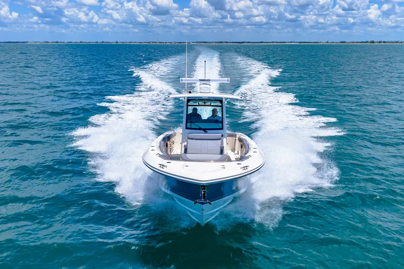 Slide: The Image of Boston Whaler 330 Outrage 2026 - 52