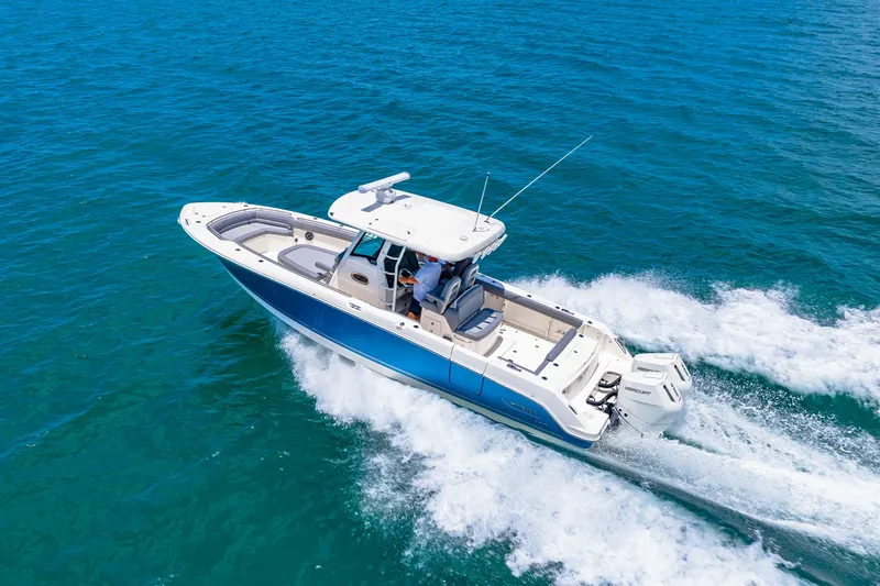 Slide: The Image of Boston Whaler 330 Outrage 2026 - 54