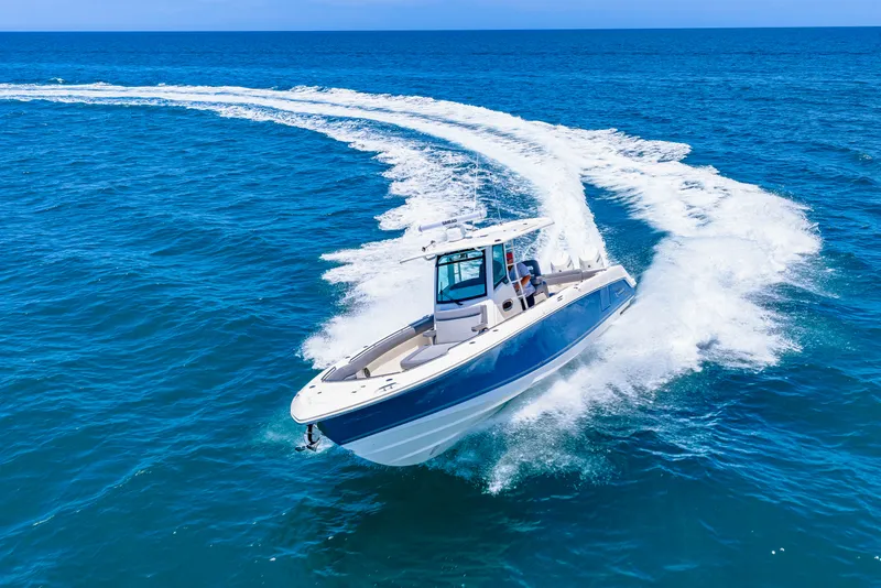Slide: The Image of Boston Whaler 330 Outrage 2026 - 57