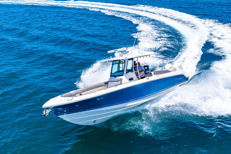 Slide: The Image of Boston Whaler 330 Outrage 2026 - 58