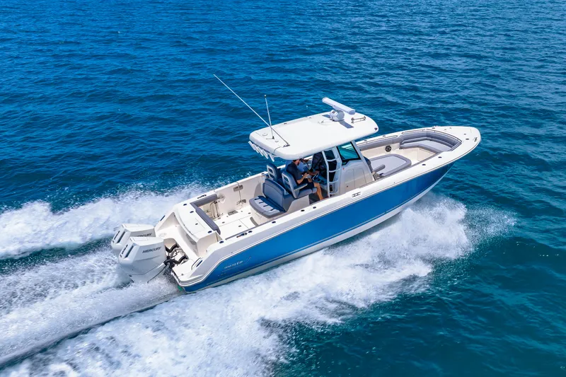 Slide: The Image of Boston Whaler 330 Outrage 2026 - 60