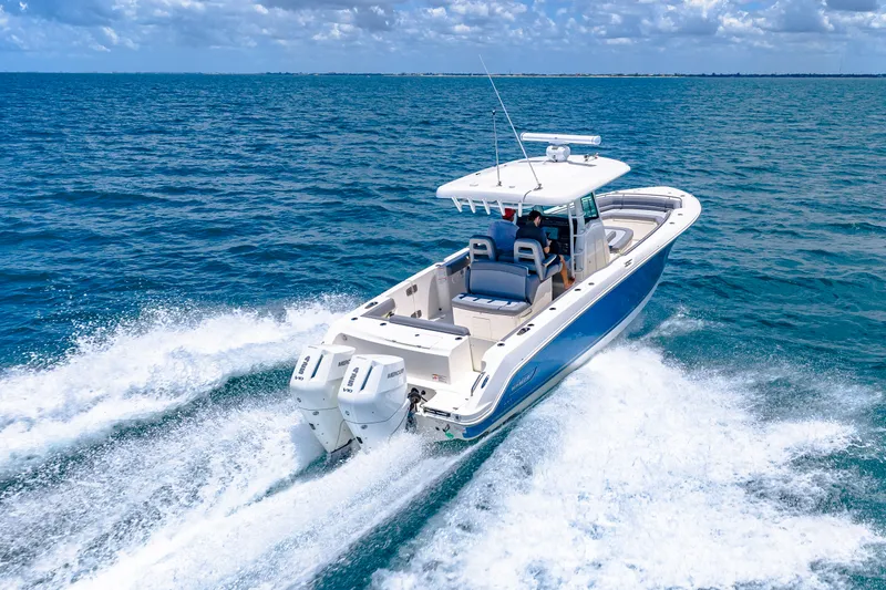Slide: The Image of Boston Whaler 330 Outrage 2026 - 61