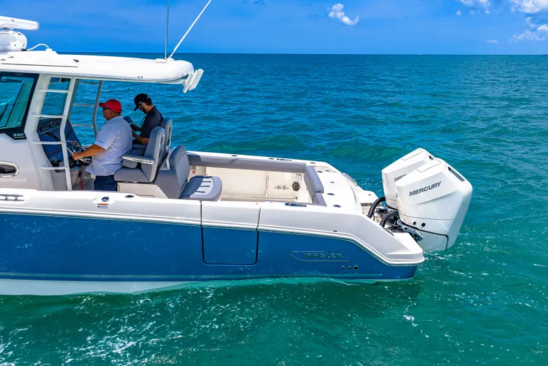 Slide: The Image of Boston Whaler 330 Outrage 2026 - 64