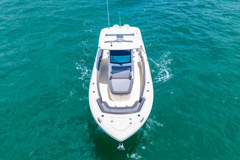 Slide: The Image of Boston Whaler 330 Outrage 2026 - 66