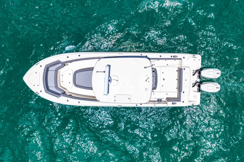 Slide: The Image of Boston Whaler 330 Outrage 2026 - 67