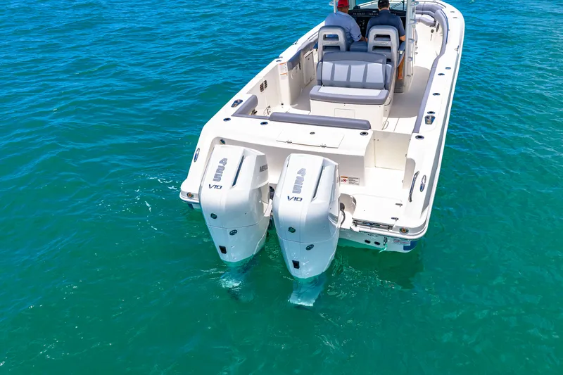 Slide: The Image of Boston Whaler 330 Outrage 2026 - 68