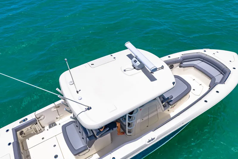Slide: The Image of Boston Whaler 330 Outrage 2026 - 69
