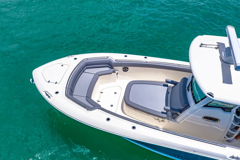 Slide: The Image of Boston Whaler 330 Outrage 2026 - 71