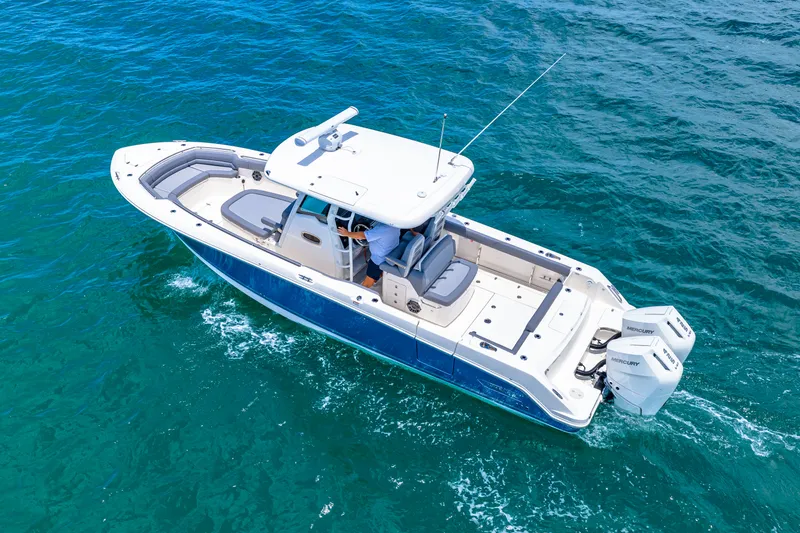 Slide: The Image of Boston Whaler 330 Outrage 2026 - 74