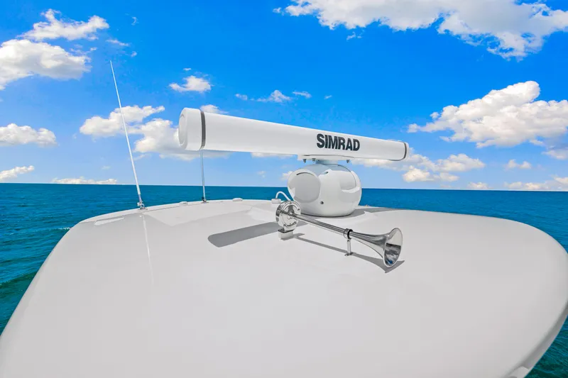 Slide: The Image of Boston Whaler 330 Outrage 2026 - 78