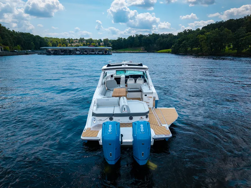 Slide: The Image of Sea Ray SLX 400 Outboard 2026 - 8