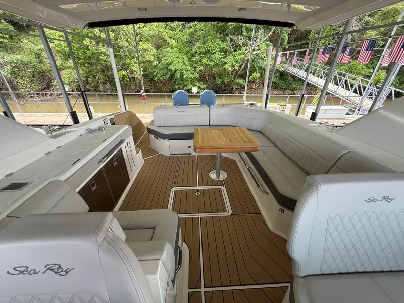 Slide: The Image of Sea Ray SLX 400 Outboard 2026 - 11