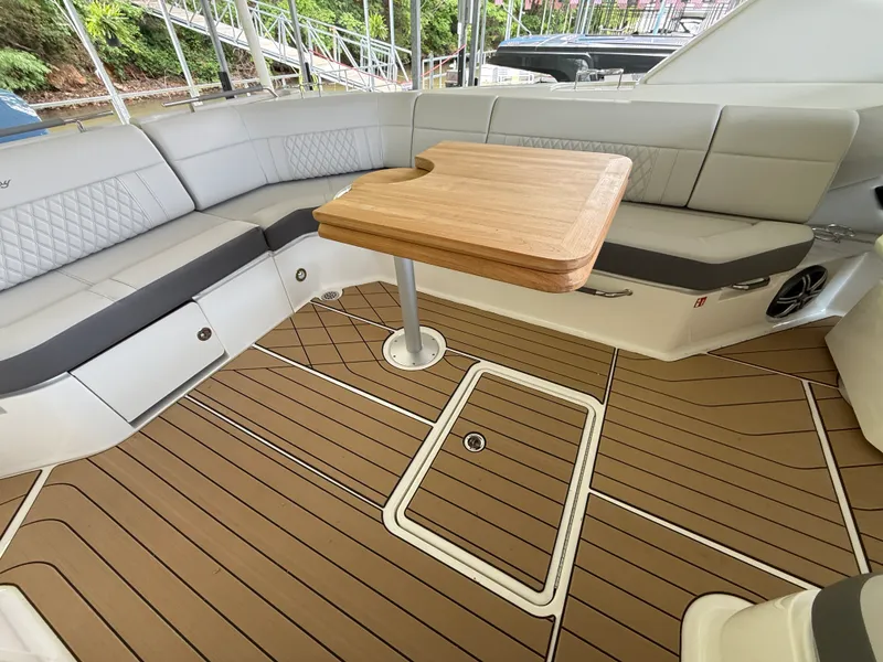 Slide: The Image of Sea Ray SLX 400 Outboard 2026 - 17