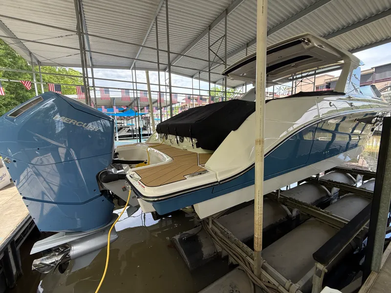 Slide: The Image of Sea Ray SLX 400 Outboard 2026 - 2