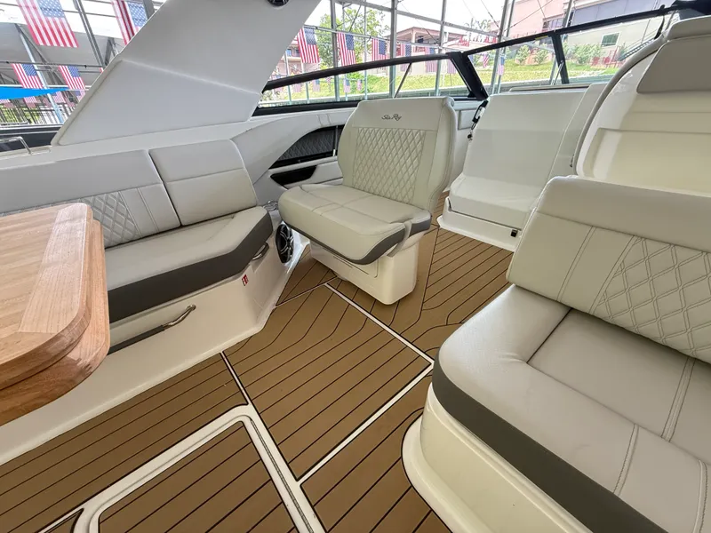 Slide: The Image of Sea Ray SLX 400 Outboard 2026 - 20