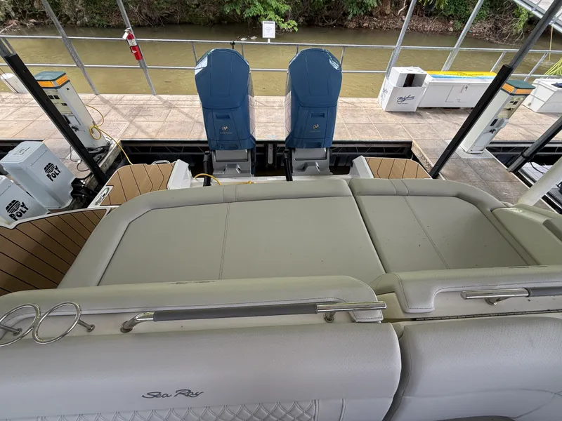 Slide: The Image of Sea Ray SLX 400 Outboard 2026 - 23