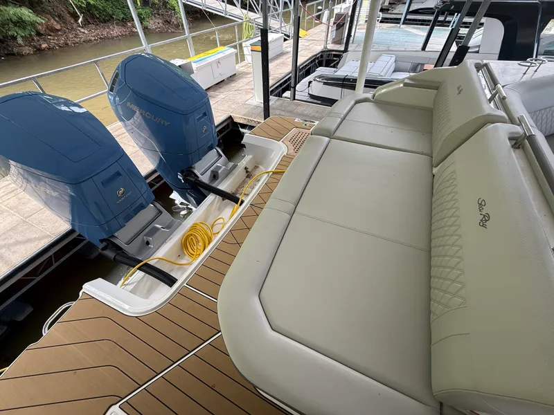 Slide: The Image of Sea Ray SLX 400 Outboard 2026 - 24