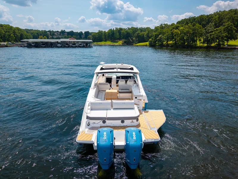 Slide: The Image of Sea Ray SLX 400 Outboard 2026 - 7