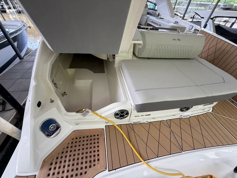 Slide: The Image of Sea Ray SLX 400 Outboard 2026 - 26