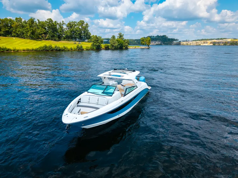 Slide: The Image of Sea Ray SLX 400 Outboard 2026 - 5