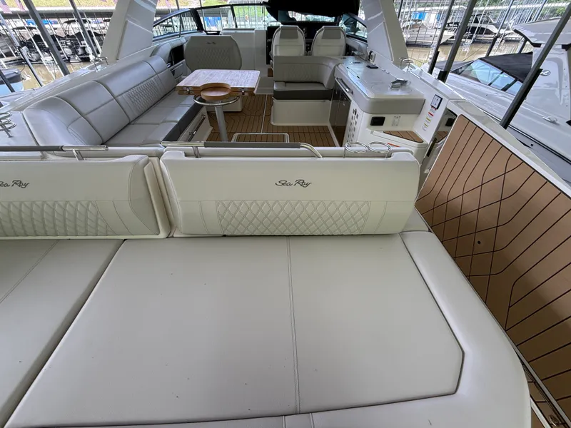 Slide: The Image of Sea Ray SLX 400 Outboard 2026 - 28