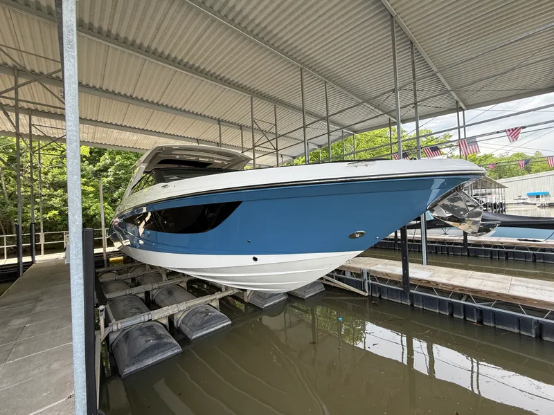 Slide: The Image of Sea Ray SLX 400 Outboard 2026 - 3