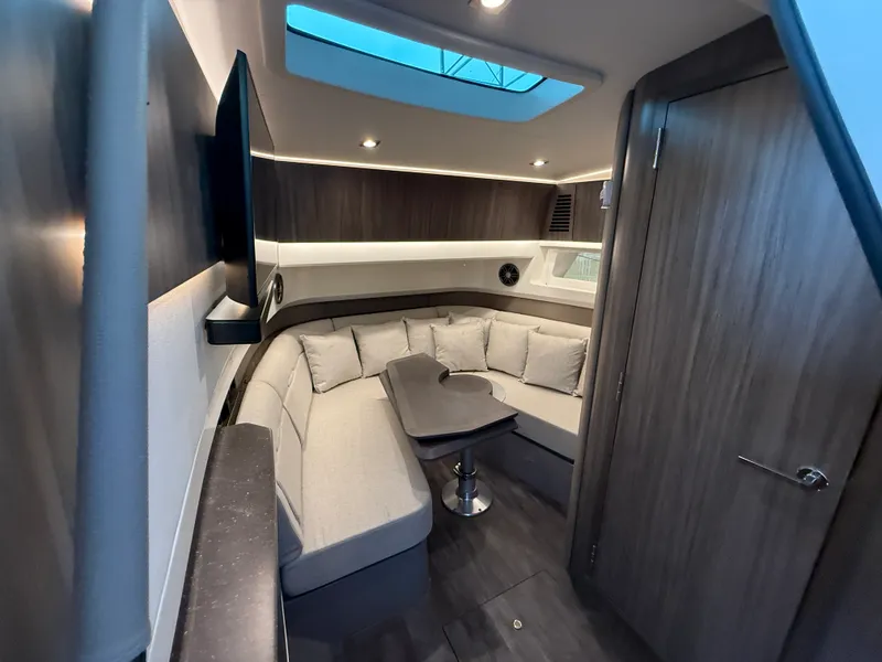 Slide: The Image of Sea Ray SLX 400 Outboard 2026 - 39