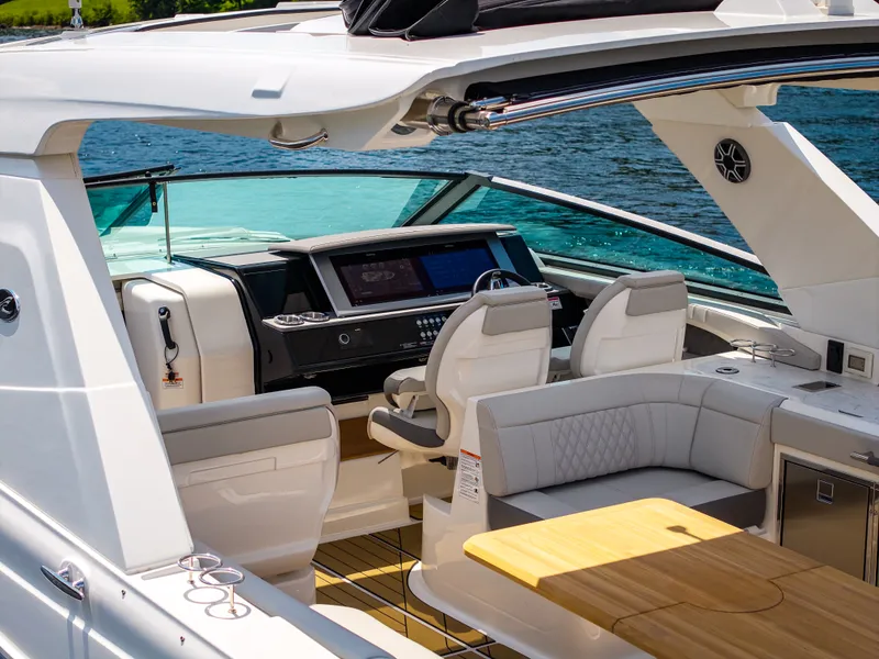 Slide: The Image of Sea Ray SLX 400 Outboard 2026 - 20