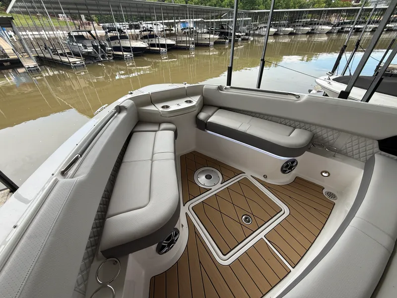 Slide: The Image of Sea Ray SLX 400 Outboard 2026 - 43
