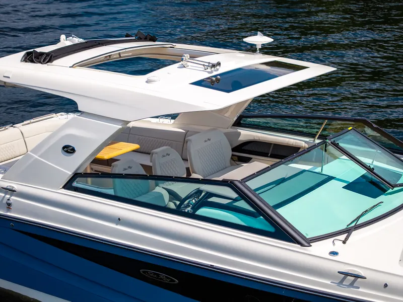 Slide: The Image of Sea Ray SLX 400 Outboard 2026 - 36