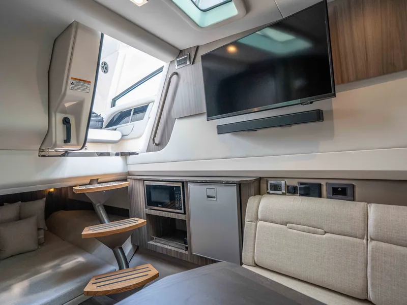 Slide: The Image of Sea Ray SLX 400 Outboard 2026 - 40