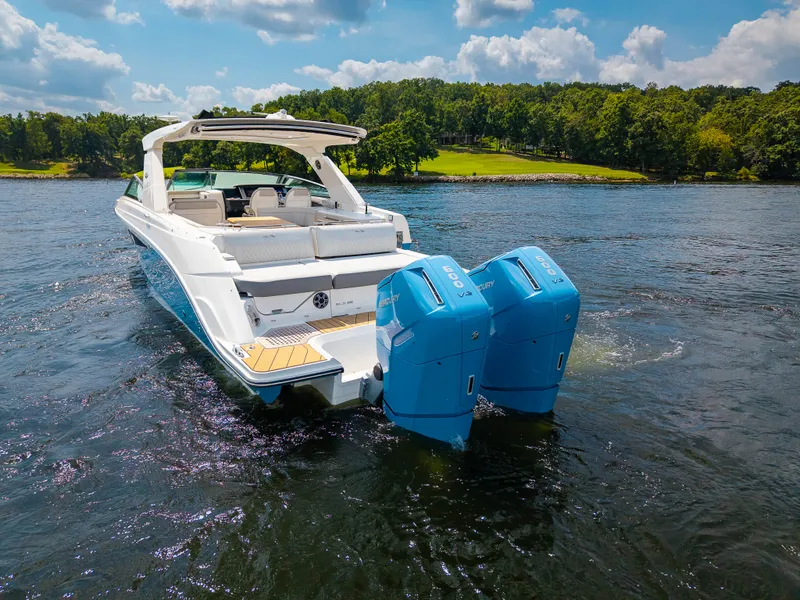 Slide: The Image of Sea Ray SLX 400 Outboard 2026 - 15