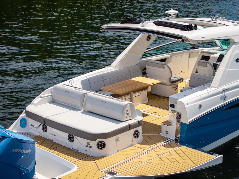 Slide: The Image of Sea Ray SLX 400 Outboard 2026 - 16