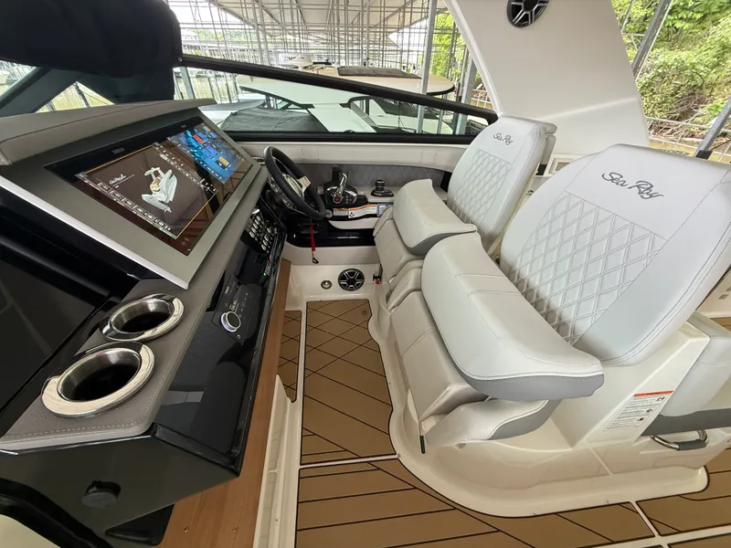 Slide: The Image of Sea Ray SLX 400 Outboard 2026 - 8
