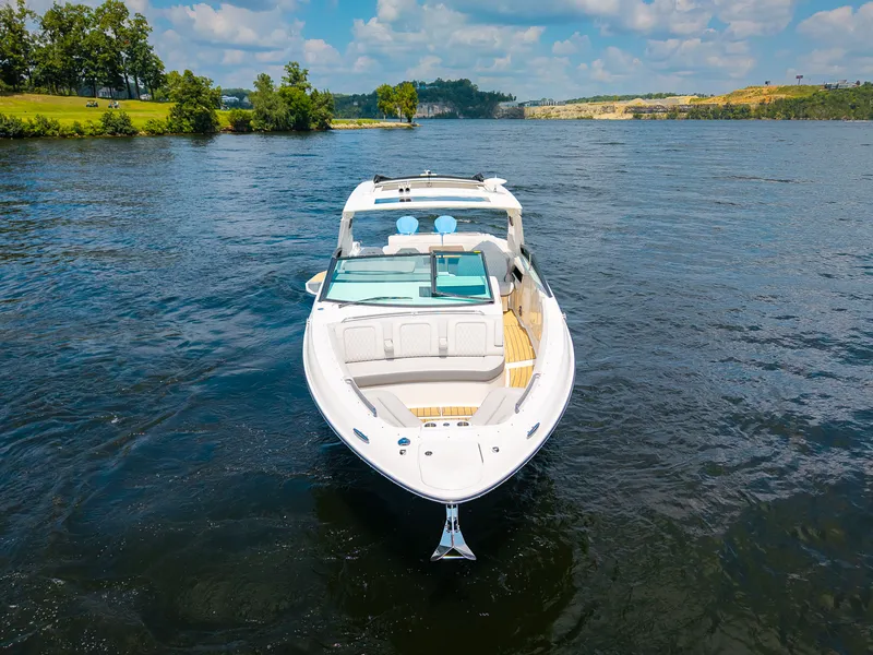 Slide: The Image of Sea Ray SLX 400 Outboard 2026 - 37