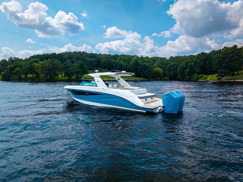 Slide: The Image of Sea Ray SLX 400 Outboard 2026 - 4