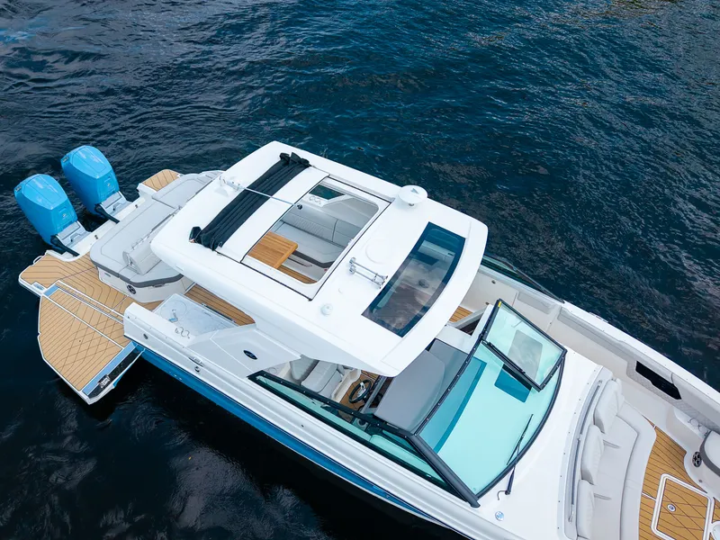 Slide: The Image of Sea Ray SLX 400 Outboard 2026 - 10