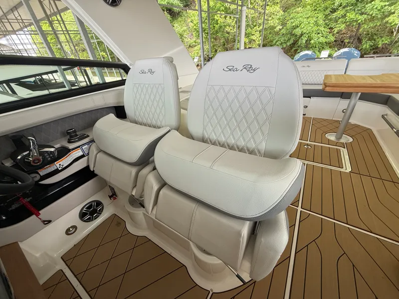 Slide: The Image of Sea Ray SLX 400 Outboard 2026 - 9