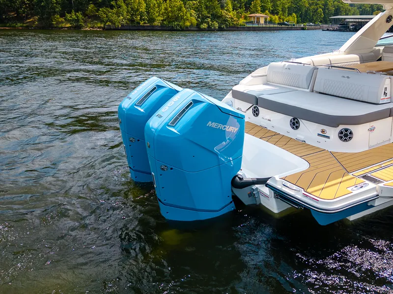 Slide: The Image of Sea Ray SLX 400 Outboard 2026 - 14