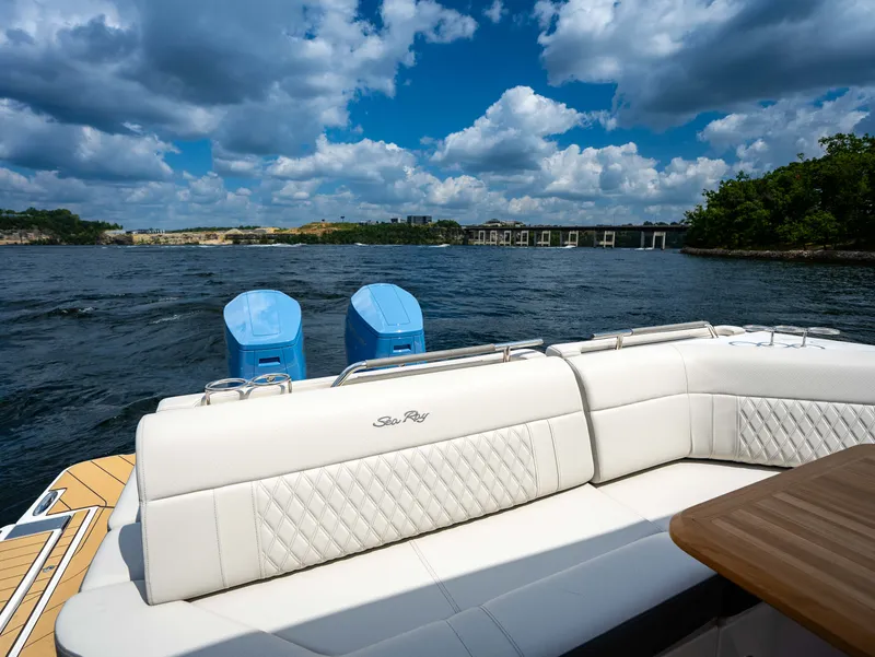 Slide: The Image of Sea Ray SLX 400 Outboard 2026 - 22