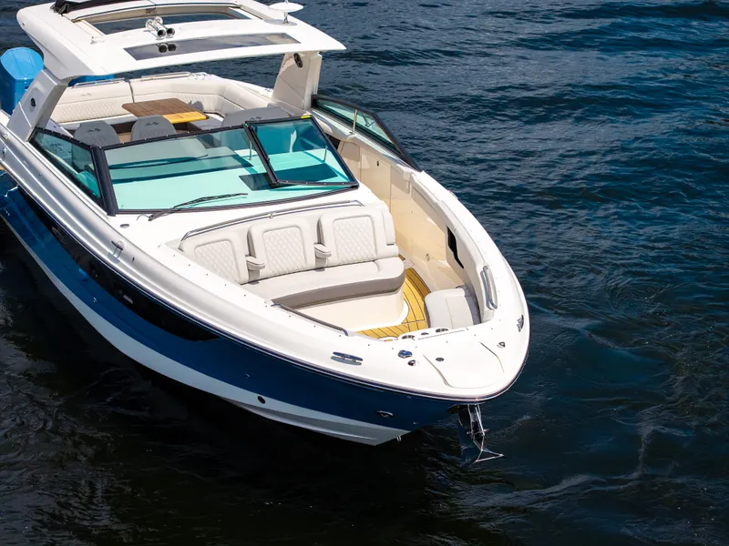 Slide: The Image of Sea Ray SLX 400 Outboard 2026 - 39