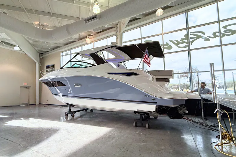 Slide: The Image of Sea Ray Sundancer 320 2026 - 2