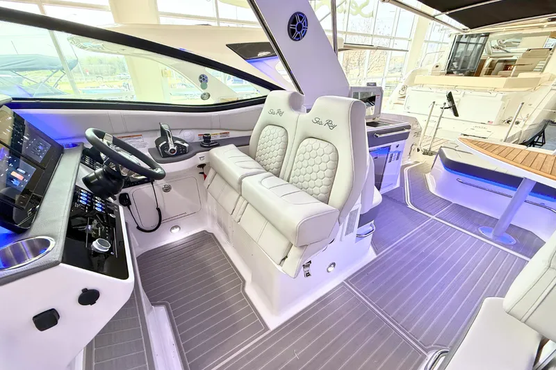 Slide: The Image of Sea Ray Sundancer 320 2026 - 24