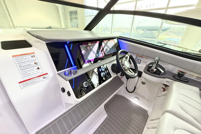 Slide: The Image of Sea Ray Sundancer 320 2026 - 25