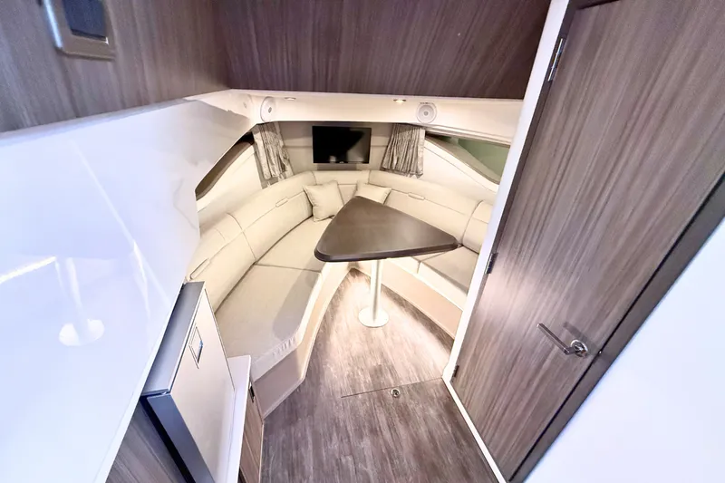 Slide: The Image of Sea Ray Sundancer 320 2026 - 37