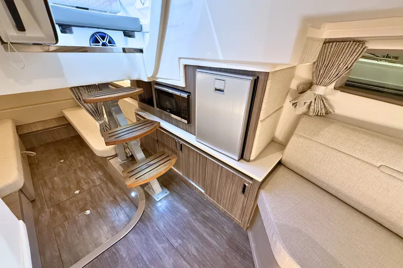 Slide: The Image of Sea Ray Sundancer 320 2026 - 40